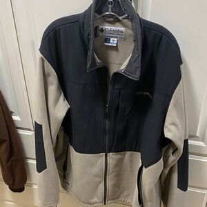 Columbia Men's Black and Gray Performance Jacket